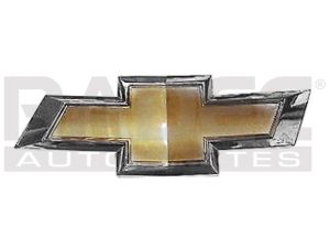 EMBLEMA FASCIA DELANTERA CV SONIC 12-17 4 PUERTAS ORIGINAL